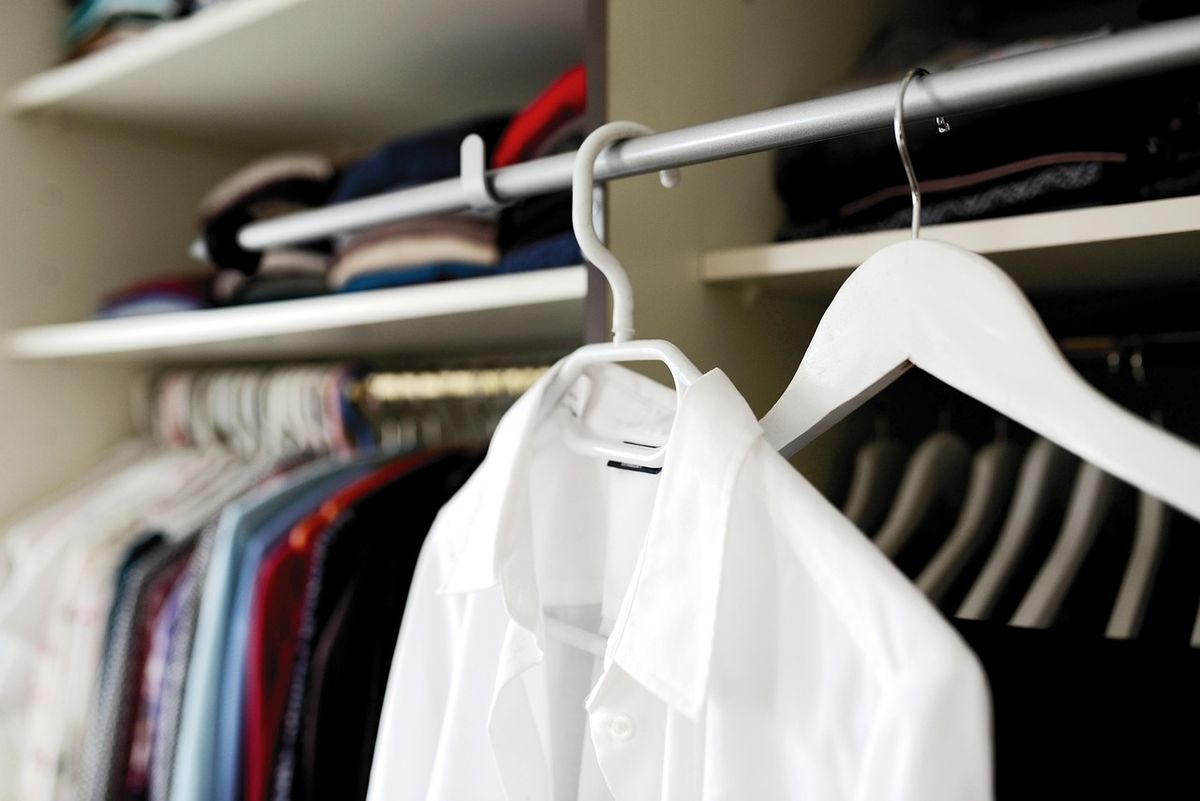 Welche Capsule Wardrobe funktioniert für den Büroalltag?